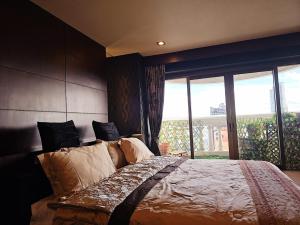 Beautiful Overlooking River view in the heart of Bangkok