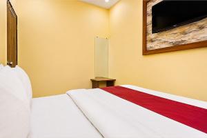 FabHotel Aai Om Residency
