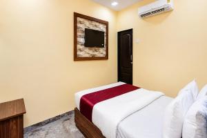 FabHotel Aai Om Residency