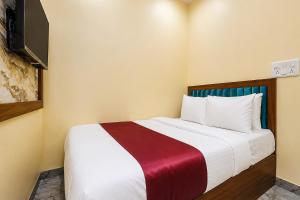 FabHotel Aai Om Residency
