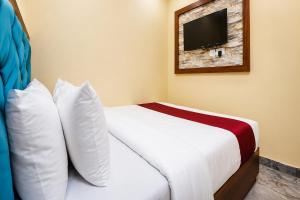 FabHotel Aai Om Residency