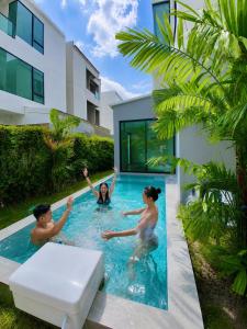 Modern Pool Villa Near BKK Airport 6 Guests