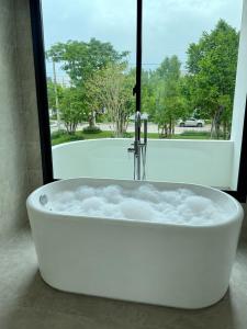 Modern Pool Villa Near BKK Airport 6 Guests