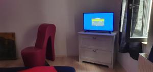 MD- FeWo, City, EG, Top in Preis- Leistung, Lage, Deluxe App mit 2 Schlafzimmer, Merkmale Qeensize Bett, Romantk DZ
