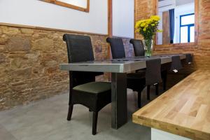 UNIQUE ARCHITECTS APARTMENT IN TRENDY CENTRAL POBLE SEC By MyRentalHost