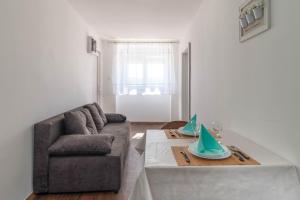 1BR Seafront Apartment Sanja Karlobag - Happy Rentals