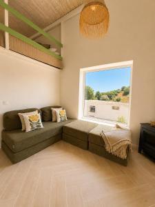 A retreat between the countryside and the sea