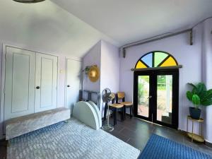 Lovely Luxury Lakeview