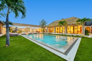 Villa El Gaucho: Brand New 9BDR Prime Location