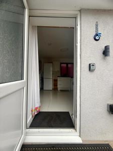 Separate One Bedroom Large Apartment in Slough
