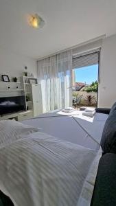 Split Terrace & Free Parking Studio