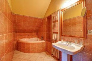 Standard Triple Room room in Penzión Cosmopolitan I.