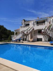 Nice apartment with a pool