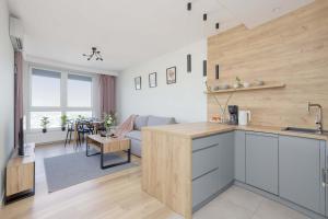 Functional Apartment with Air Conditioning Parking & Balcony by Noclegi Renters