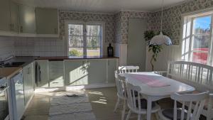 Villa Sakis - Historic Swedish Farm Cottage - Lake Sauna