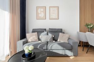 Stylish Apartment with Parking and Balcony by Noclegi Renters