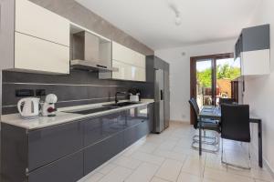 Maison des amis - With parking, private courtyard and wifi