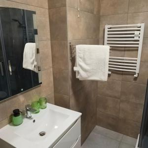 Słoneczny Apartament Panorama 5 7 z Widokiem na Jezioro i Góry