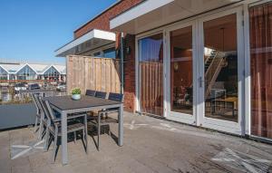 3 Bedroom Beach Front Home In Uitgeest