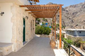 Aeriko Villa with Private pool -mountains meet the sea