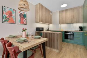 Comfortable Apartment with Parking Close to the Beach by Noclegi Renters