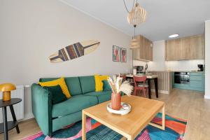 Comfortable Apartment with Parking Close to the Beach by Noclegi Renters