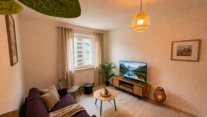 2min Fußweg vom Bahnhof, Ferienwohnung mit Balkon, Wifi, Smart TV, Hotel-Boxspringbetten