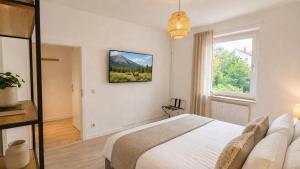 2min Fußweg vom Bahnhof, Ferienwohnung mit Balkon, Wifi, Smart TV, Hotel-Boxspringbetten