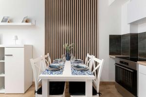 Cozy Studio with a Balcony and Parking by Noclegi Renters