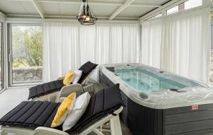 Holiday House Punat with Jacuzzi