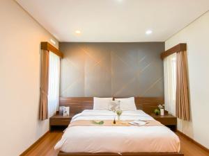 Spacious and Comfy 3BR 6 pax at Vimala Hills Villa By Travelio