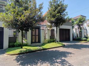 Spacious and Comfy 3BR 6 pax at Vimala Hills Villa By Travelio