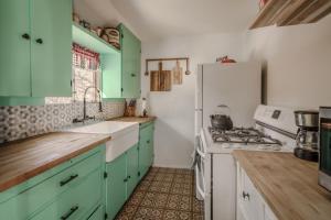 Gonzalez Cabin