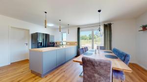 Homely Stay Greenfield Residence - 2BR House with Private Garden & 2,5 Bathrooms