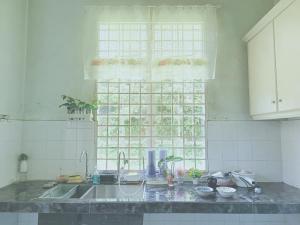Rawang KPJ Budget Master King Room private bathroom shared kitchen & Hall