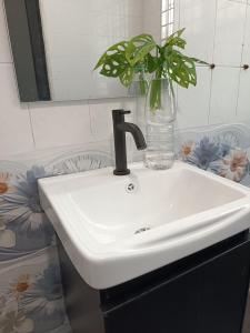 Rawang KPJ Budget Master King Room private bathroom shared kitchen & Hall