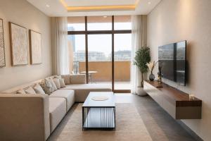 Spacious 2BR Pool, Gym, Balcony & Parking