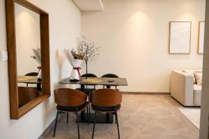 Spacious 2BR Pool, Gym, Balcony & Parking