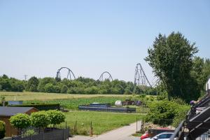 Nowoczesny dom blisko Energylandii by Staymoovers