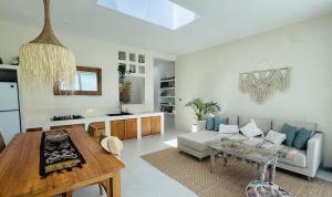 Ulu Joy - 2 bedroom villa - Luxury Island Vibes
