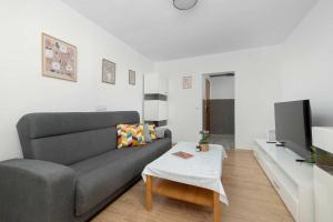 Cozy Apartment for 3 People in Great Location by Noclegi Renters