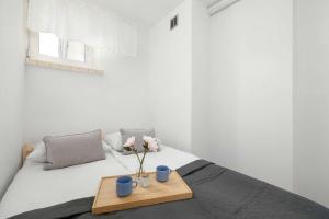 Cozy Apartment for 3 People in Great Location by Noclegi Renters