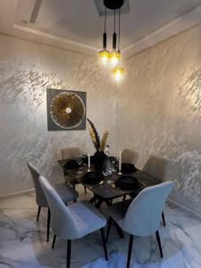 Chic, Modern & Bright Apartment