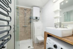 Bright Studio in Cracow Center with Desk Close to the Park by Noclegi Renters