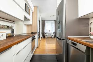 Bright Studio in Cracow Center with Desk Close to the Park by Noclegi Renters