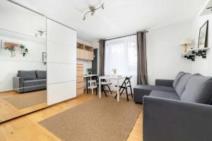 Bright Studio in Cracow Center with Desk Close to the Park by Noclegi Renters
