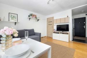 Bright Studio in Cracow Center with Desk Close to the Park by Noclegi Renters