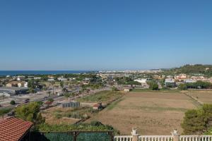 House close to the beach! Pool, ocean view!