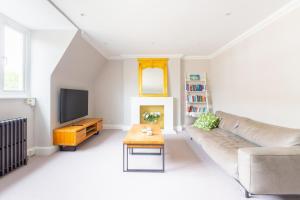 Exquisite Top Floor Flat Heart of Chelsea