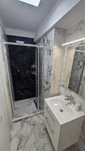 Black Wave Luxury Apartment - Casa del Mar, Mamaia Nord